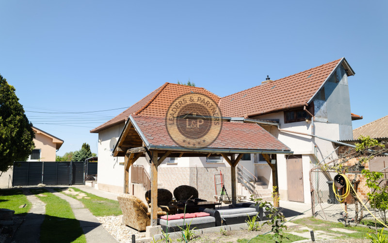 5 izbový rodinný dom-Jánovce, po rekonštrukcii, veľký pozemok