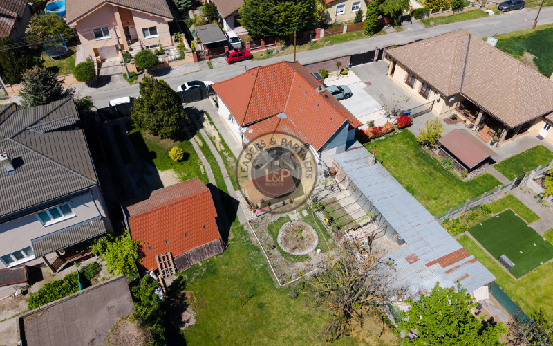 5 izbový rodinný dom-Jánovce, po rekonštrukcii, veľký pozemok