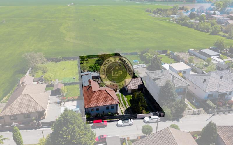 5 izbový rodinný dom-Jánovce, po rekonštrukcii, veľký pozemok