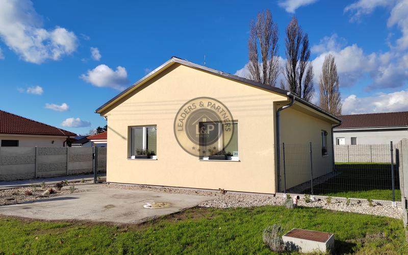 Pekný 4 izbový rodinný dom so záhradou na prenájom - Blahová