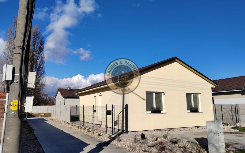 Pekný 4 izbový rodinný dom so záhradou na prenájom - Blahová