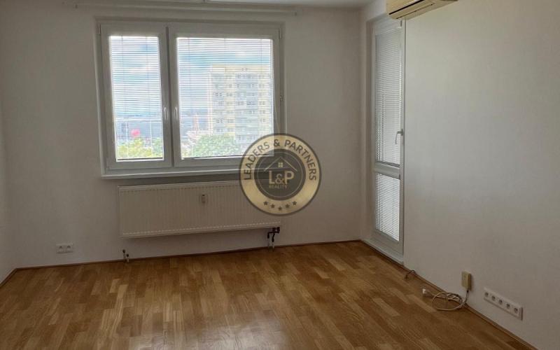 Krásny a svetlý 3-byt s loggiou v Trnave na ul. V.Clementisa