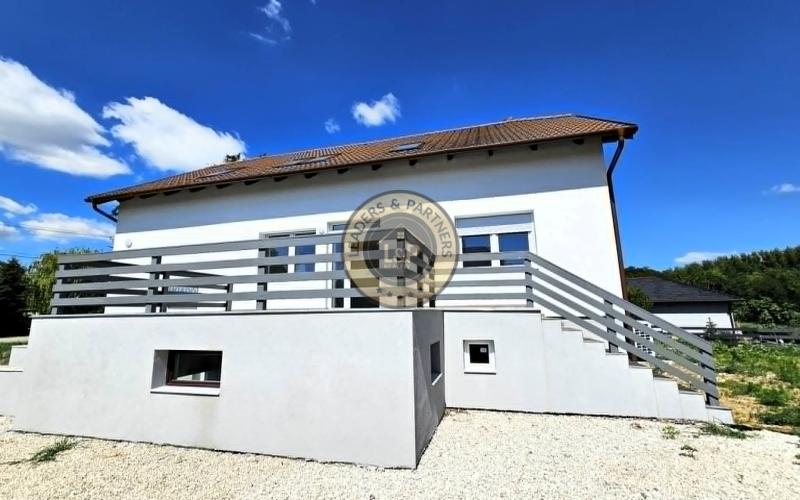 Na predaj 4-izbový byt so záhradou, garážou a terasou