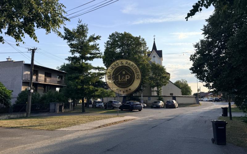 Pozemok pre RD so starším domom, Košice - Šaca, Kvetná ul. všetky IS