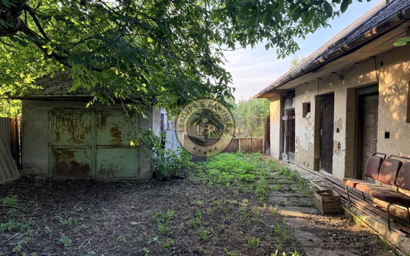 Pozemok pre RD so starším domom, Košice - Šaca, Kvetná ul. všetky IS