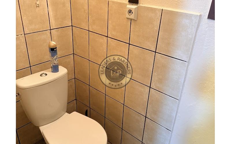 Budova na prenájom, sklady a kancelárske priestory, parkovanie