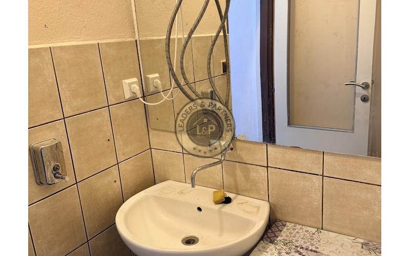Budova na prenájom, sklady a kancelárske priestory, parkovanie