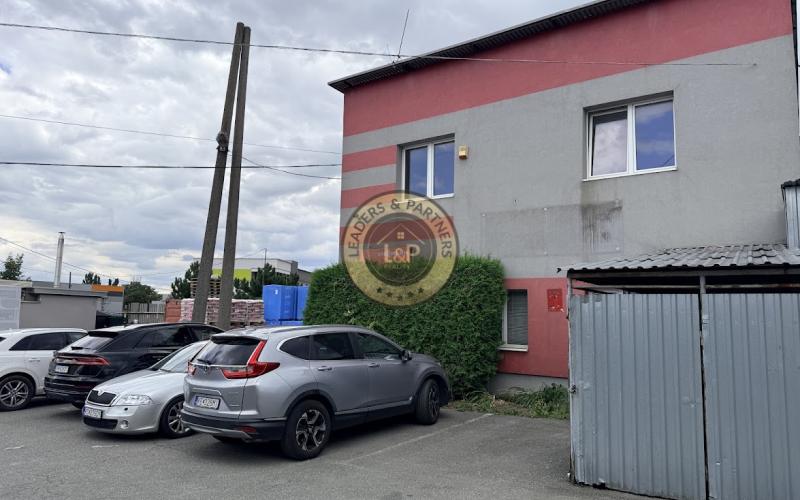 Budova na prenájom, sklady a kancelárske priestory, parkovanie