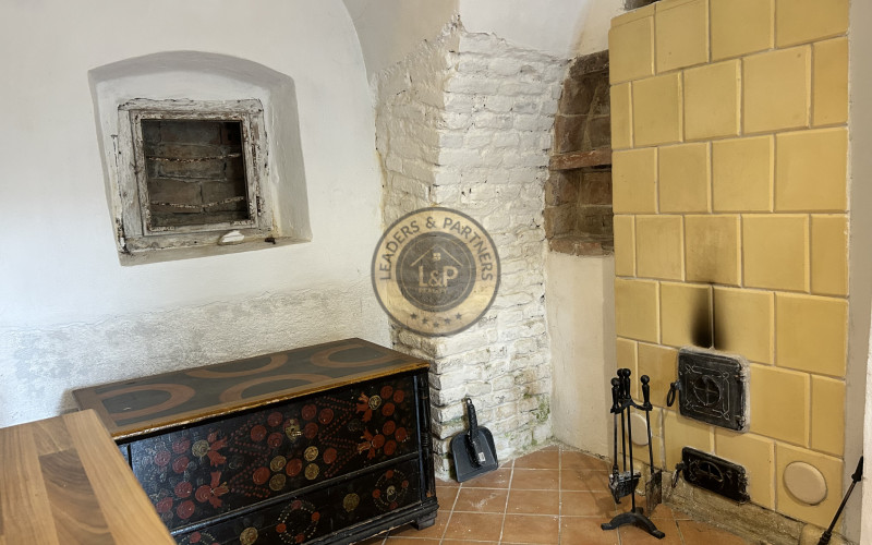 2-IZBOVÝ BYT V HISTORICKEJ BUDOVE STAREJ KÚRIE – RAJKA