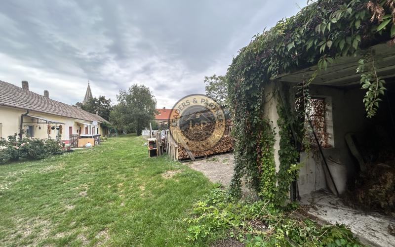 2-IZBOVÝ BYT V HISTORICKEJ BUDOVE STAREJ KÚRIE – RAJKA
